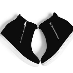 Madden Girl Black High-Top Suede Booties with faux fur edges and Side Zippers.